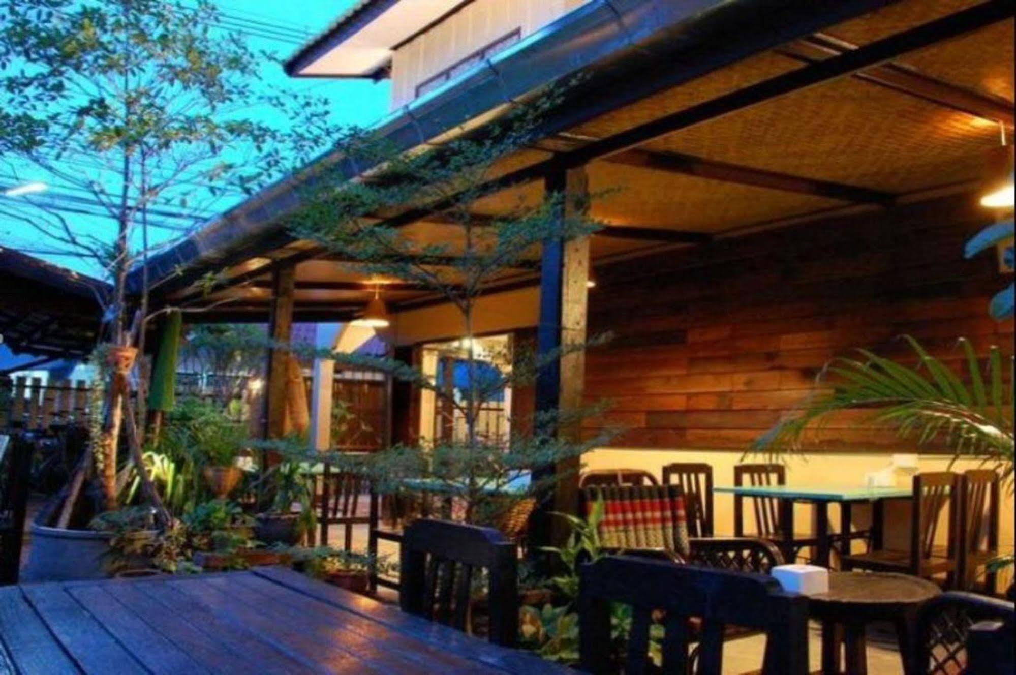 The Outside Inn Ubon Ratchathani Eksteriør bilde