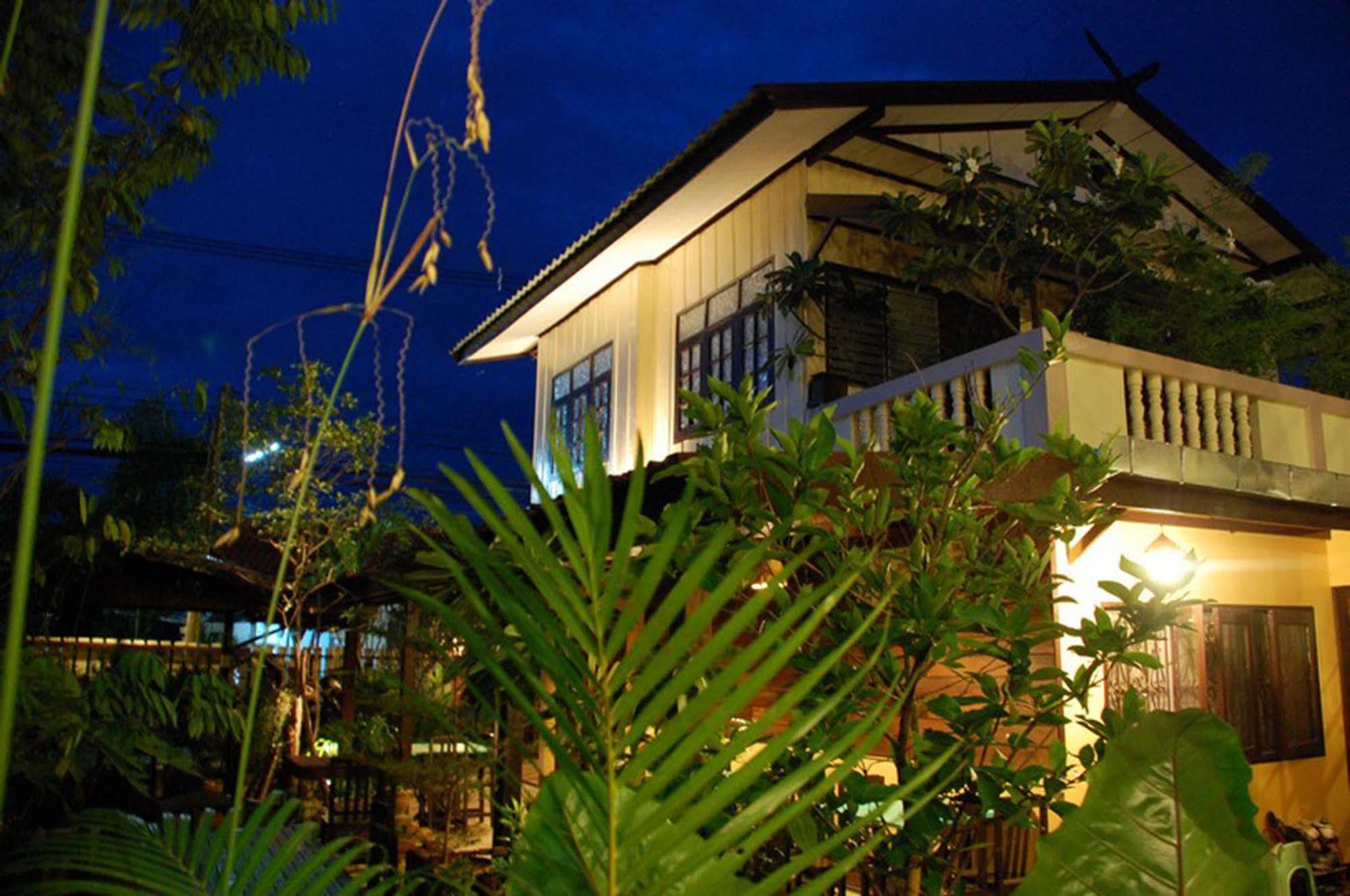 The Outside Inn Ubon Ratchathani Eksteriør bilde